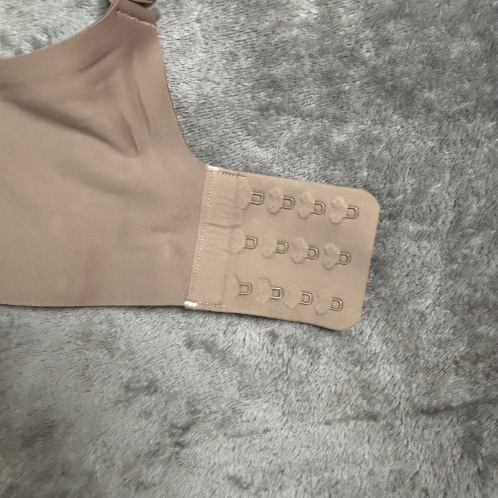 OEAK Women Tan Seamless Wireless Bra Removable Pads Nude Size Medium NWT - Picture 2 of 8